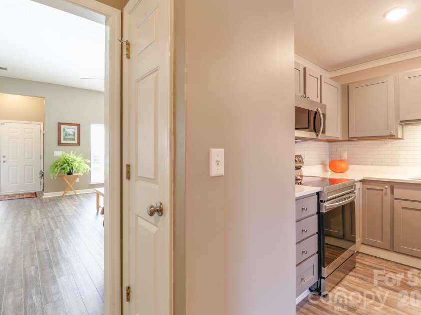 48 Olde Covington Way, Arden, NC 28704.  MLS# CAR4311026, YatesRealty ID 18761. Kitchen Hall
