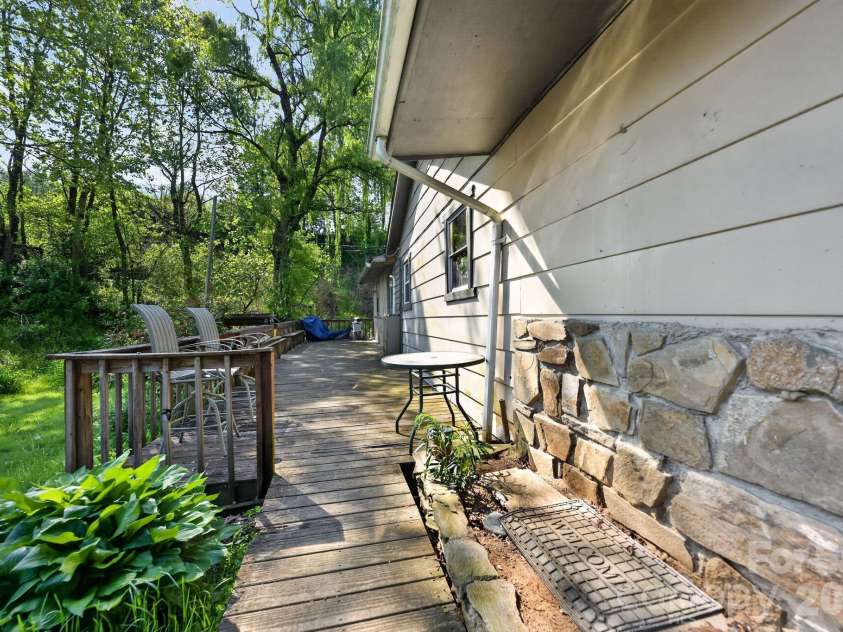44 Dragonfly Lane, Whittier, NC 28789.  MLS# CAR4377238, YatesRealty ID 18762. 