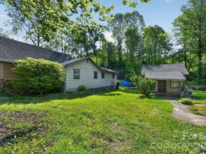 44 Dragonfly Lane, Whittier, NC 28789.  MLS# CAR4377238, YatesRealty ID 18762. 