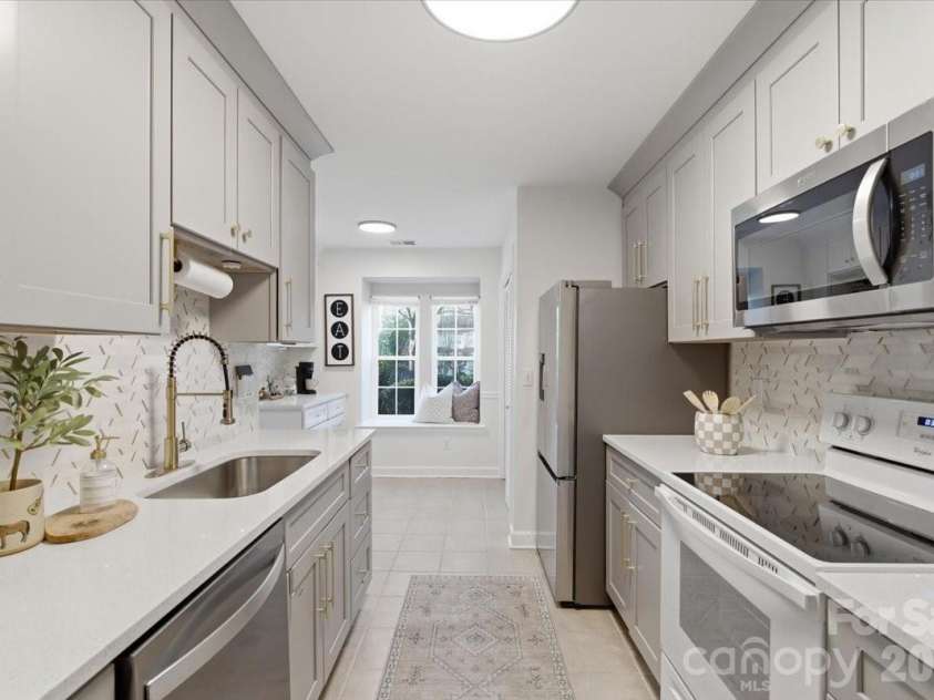 2705 New Hamlin Way, Charlotte, NC 28210.  MLS# CAR4358259, YatesRealty ID 18763. Kitchen