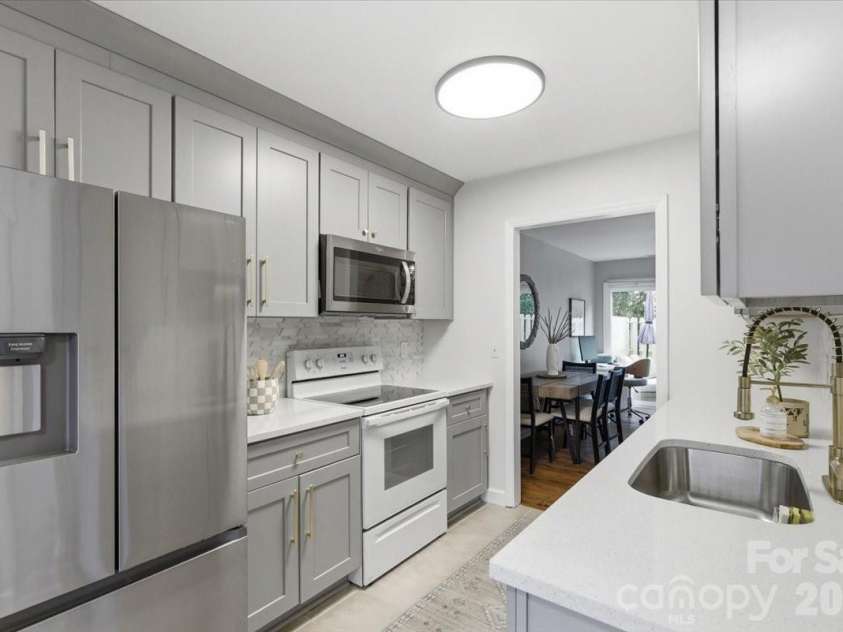 2705 New Hamlin Way, Charlotte, NC 28210.  MLS# CAR4358259, YatesRealty ID 18763. Kitchen