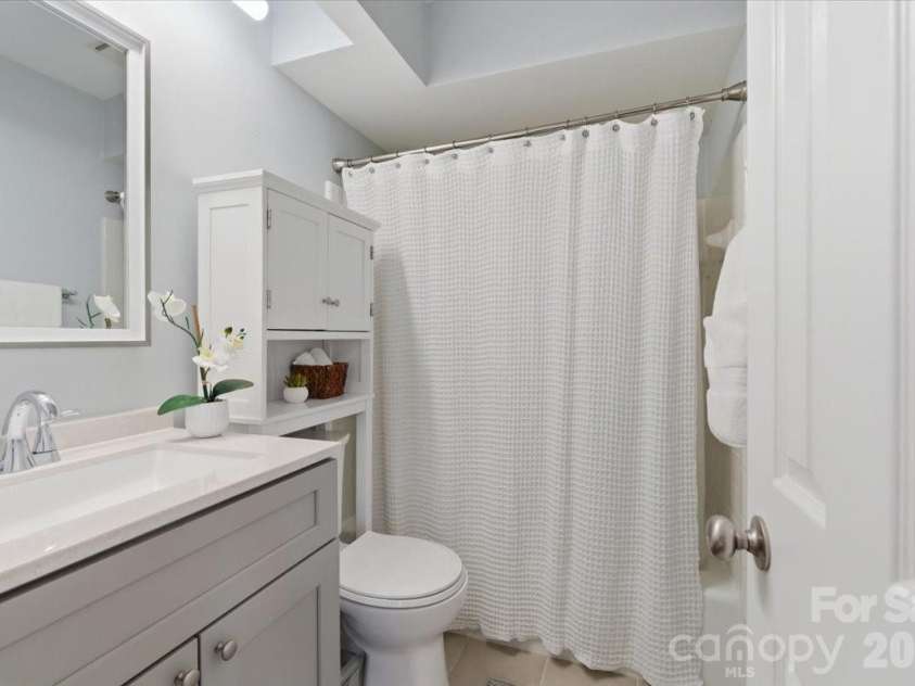 2705 New Hamlin Way, Charlotte, NC 28210.  MLS# CAR4358259, YatesRealty ID 18763. Second Bathroom