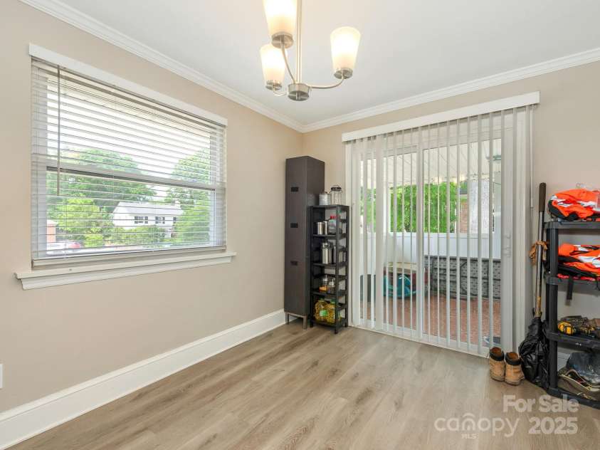 1301 Kings Drive, Charlotte, NC 28207.  MLS# CAR4253183, YatesRealty ID 18764. 