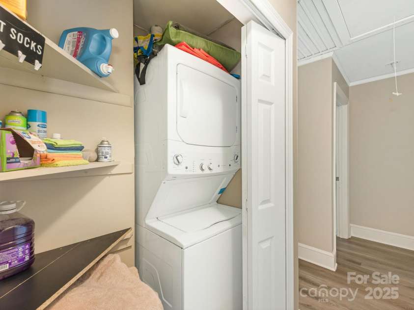 1301 Kings Drive, Charlotte, NC 28207.  MLS# CAR4253183, YatesRealty ID 18764. 
