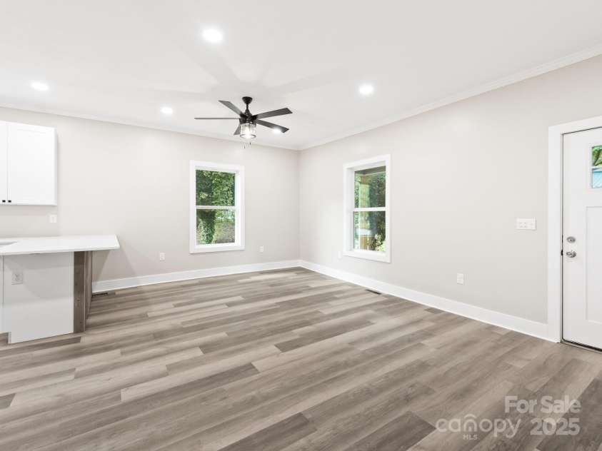 123 Edwards Avenue, Swannanoa, NC 28778.  MLS# CAR4265830, YatesRealty ID 18765. 