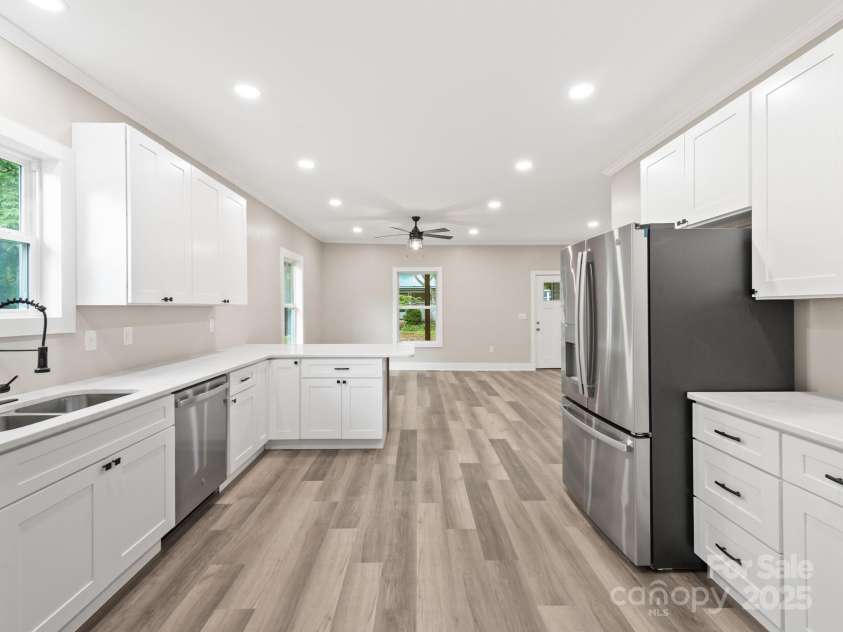 123 Edwards Avenue, Swannanoa, NC 28778.  MLS# CAR4265830, YatesRealty ID 18765. 