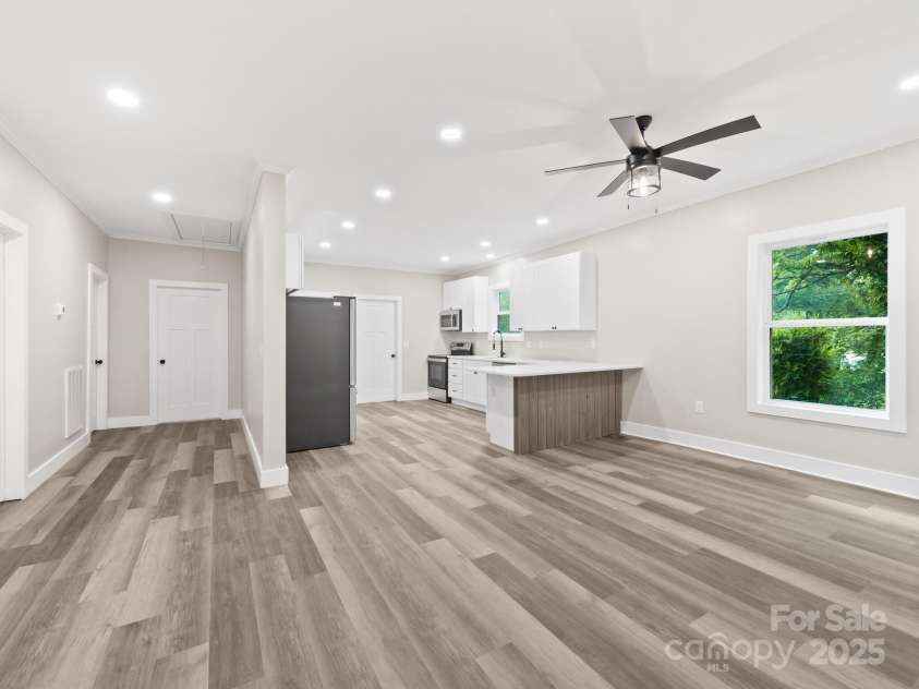 123 Edwards Avenue, Swannanoa, NC 28778.  MLS# CAR4265830, YatesRealty ID 18765. 