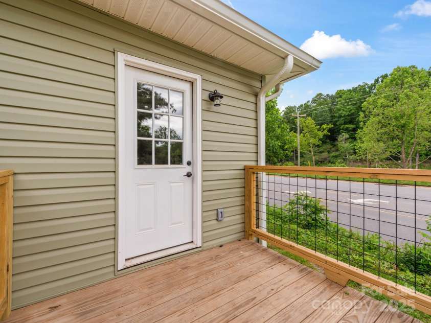 123 Edwards Avenue, Swannanoa, NC 28778.  MLS# CAR4265830, YatesRealty ID 18765. 