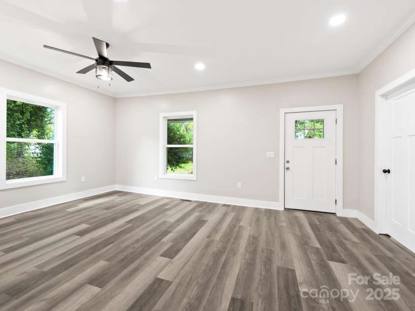 123 Edwards Avenue, Swannanoa, NC 28778.  MLS# CAR4265830, YatesRealty ID 18765. 