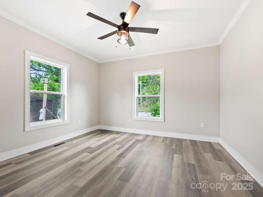 123 Edwards Avenue, Swannanoa, NC 28778.  MLS# CAR4265830, YatesRealty ID 18765. 