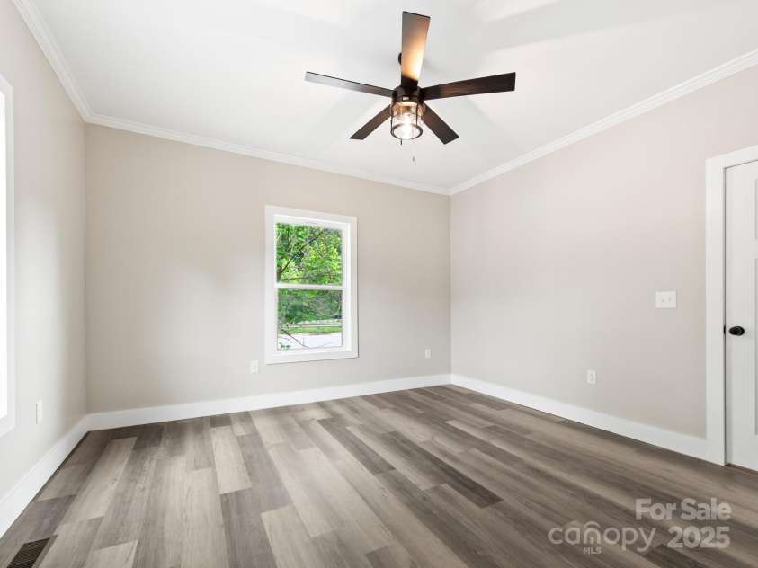 123 Edwards Avenue, Swannanoa, NC 28778.  MLS# CAR4265830, YatesRealty ID 18765. 