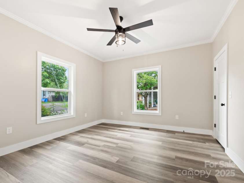 123 Edwards Avenue, Swannanoa, NC 28778.  MLS# CAR4265830, YatesRealty ID 18765. 