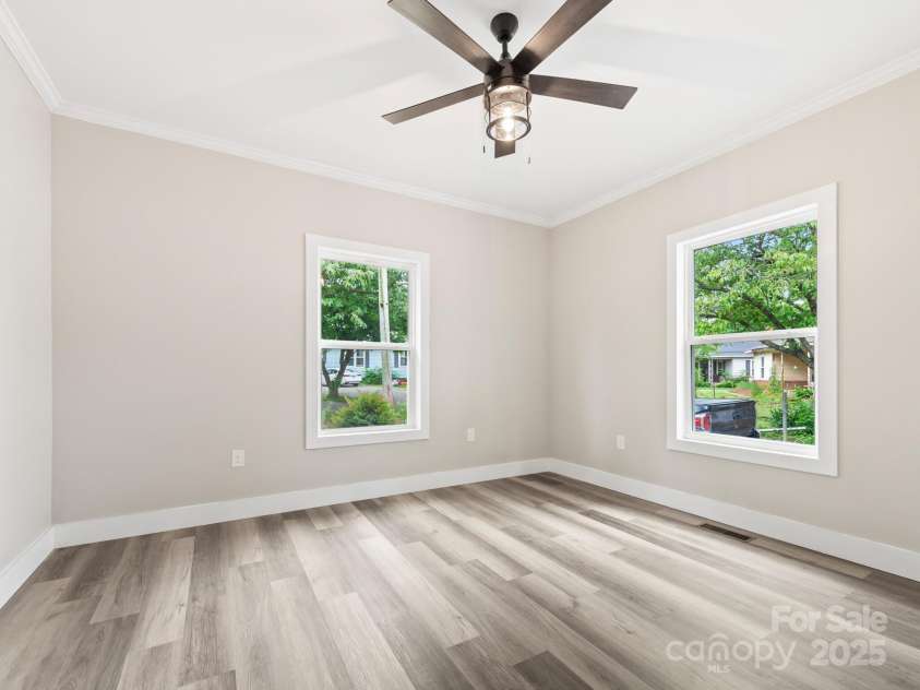 123 Edwards Avenue, Swannanoa, NC 28778.  MLS# CAR4265830, YatesRealty ID 18765. 