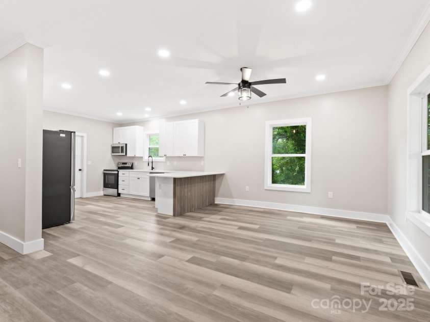 123 Edwards Avenue, Swannanoa, NC 28778.  MLS# CAR4265830, YatesRealty ID 18765. Open floor plan.