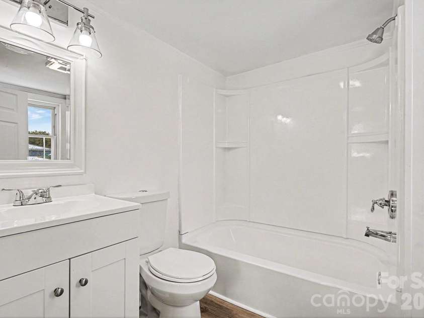 3042 Oxford Street, Claremont, NC 28610.  MLS# CAR4337240, YatesRealty ID 18766. Bathroom