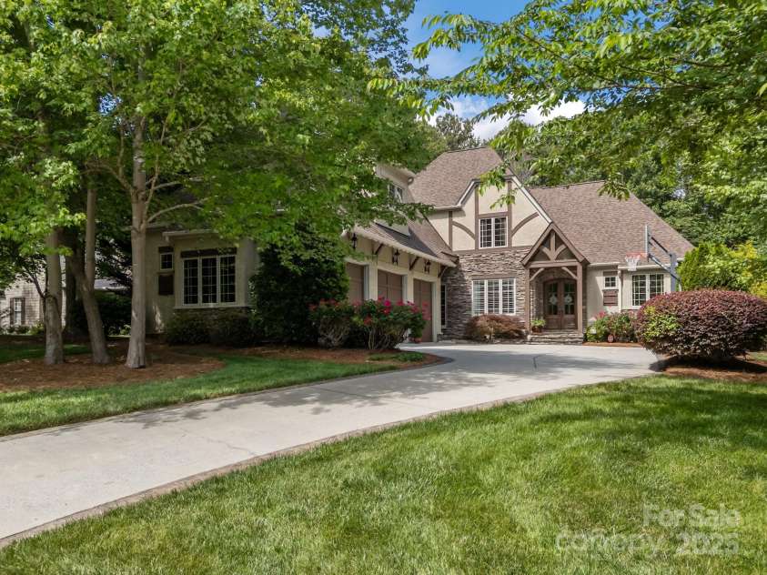 104 Golden Bell Court, Mooresville, NC 28117.  MLS# CAR4258301, YatesRealty ID 18768. 
