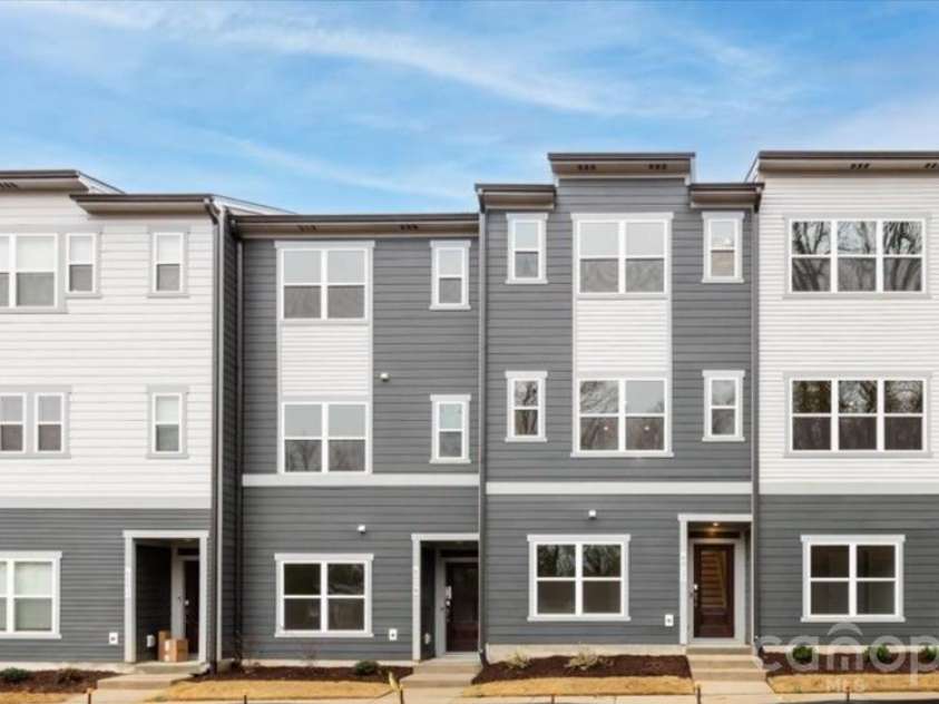 6008 Pivot Court, Charlotte, NC 28205.  MLS# CAR4396115, YatesRealty ID 18768. 3-story townhome in Charlotte, NC