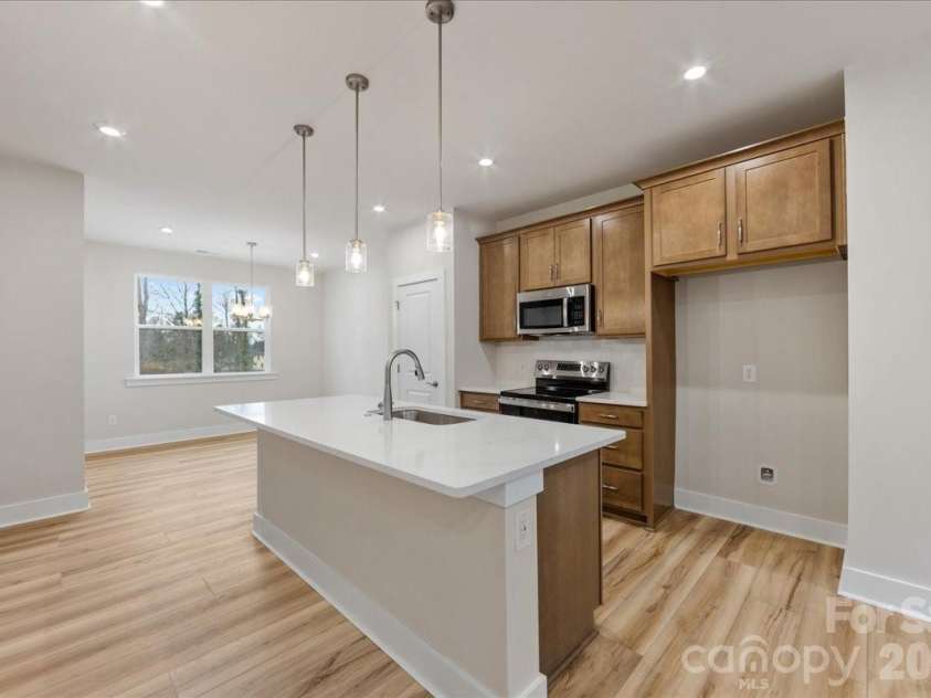6008 Pivot Court, Charlotte, NC 28205.  MLS# CAR4396115, YatesRealty ID 18768. Chef-inspired kitchen with brown warm cabinets