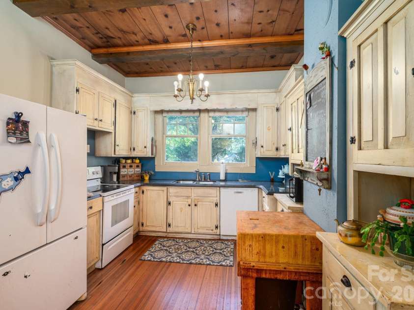 1147 Belvedere Avenue, Gastonia, NC 28054.  MLS# CAR4372487, YatesRealty ID 18770. 