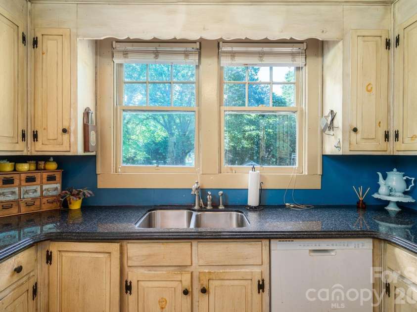 1147 Belvedere Avenue, Gastonia, NC 28054.  MLS# CAR4372487, YatesRealty ID 18770. 