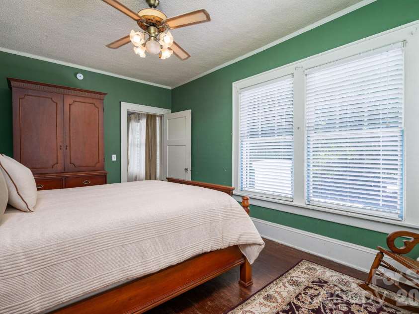 1147 Belvedere Avenue, Gastonia, NC 28054.  MLS# CAR4372487, YatesRealty ID 18770. 