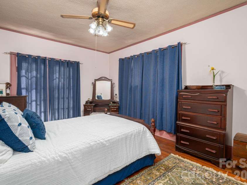 1147 Belvedere Avenue, Gastonia, NC 28054.  MLS# CAR4372487, YatesRealty ID 18770. 