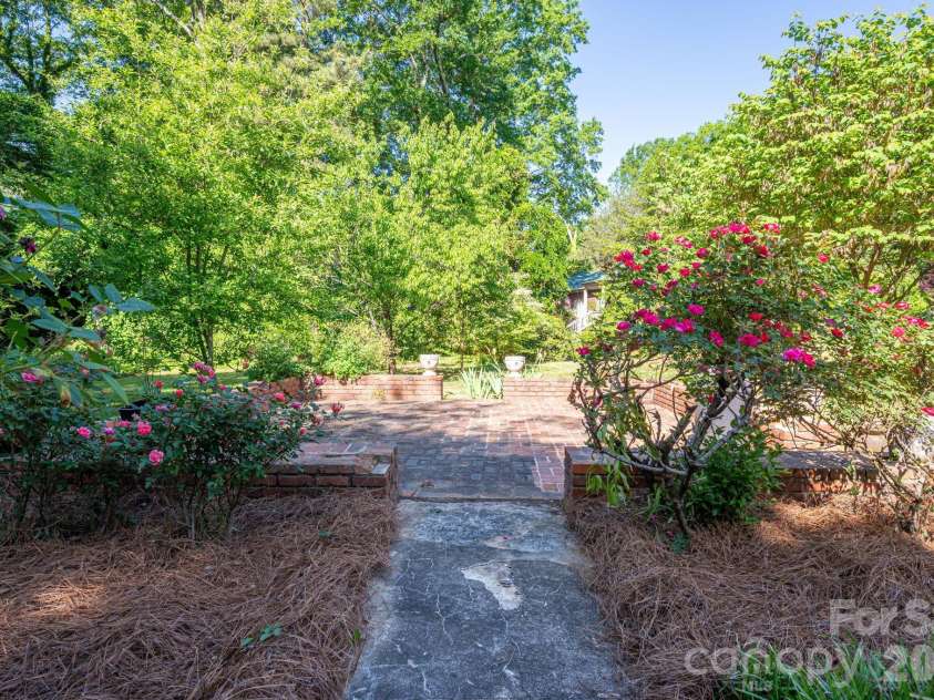 1147 Belvedere Avenue, Gastonia, NC 28054.  MLS# CAR4372487, YatesRealty ID 18770. 