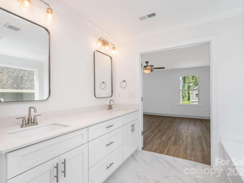 1811 Country Club Road, Lincolnton, NC 28092.  MLS# CAR4262998, YatesRealty ID 18770. Representational Photo Only