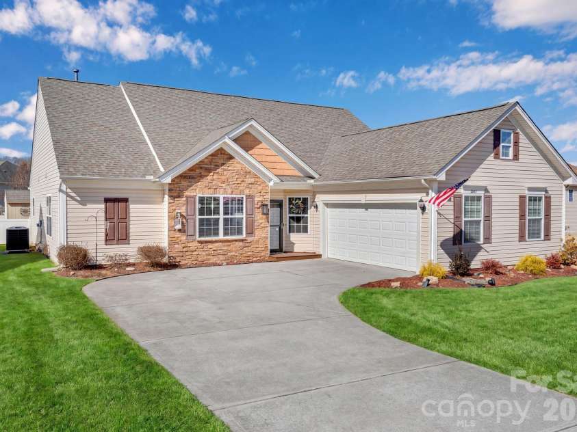 4444 Bravery Place, Concord, NC 28027.  MLS# CAR4346527, YatesRealty ID 18771. 