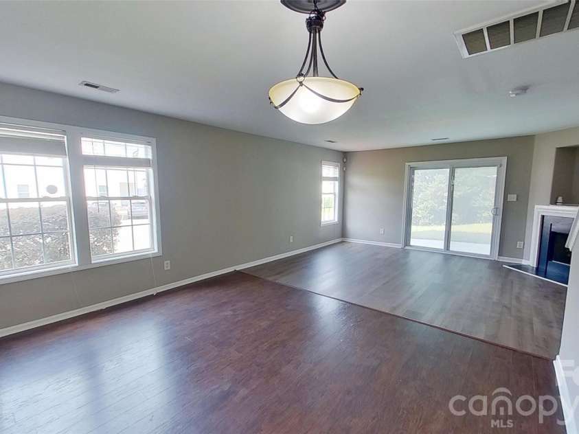 1217 Triece Lane, Charlotte, NC 28215.  MLS# CAR4370481, YatesRealty ID 18773. 