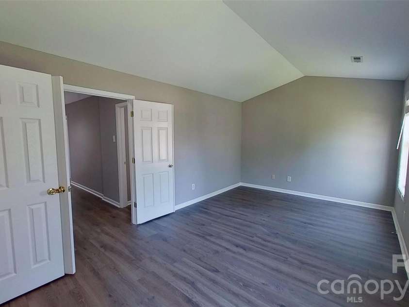 1217 Triece Lane, Charlotte, NC 28215.  MLS# CAR4370481, YatesRealty ID 18773. 