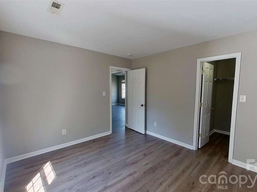 1217 Triece Lane, Charlotte, NC 28215.  MLS# CAR4370481, YatesRealty ID 18773. 