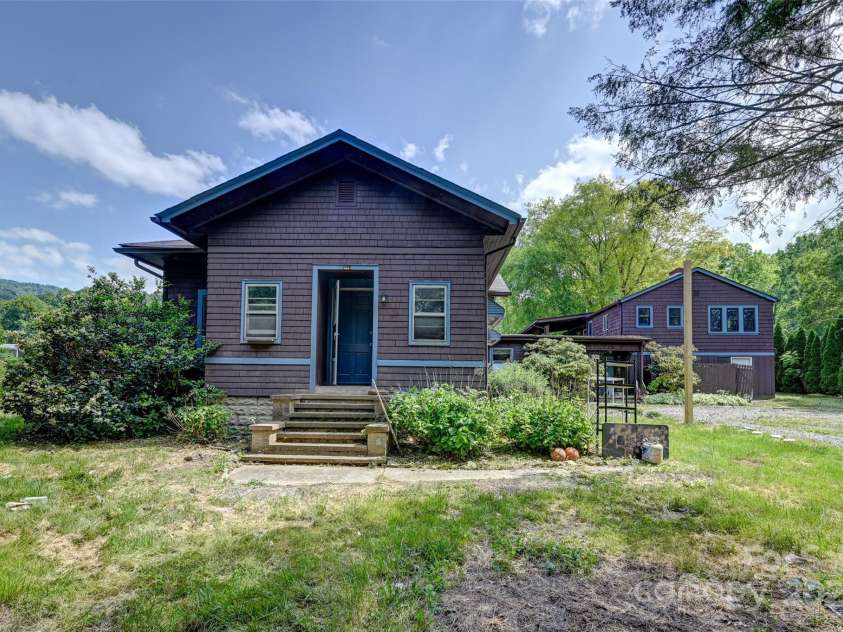 3960 Old Clyde Road, Clyde, NC 28721.  MLS# CAR4267100, YatesRealty ID 18773. 