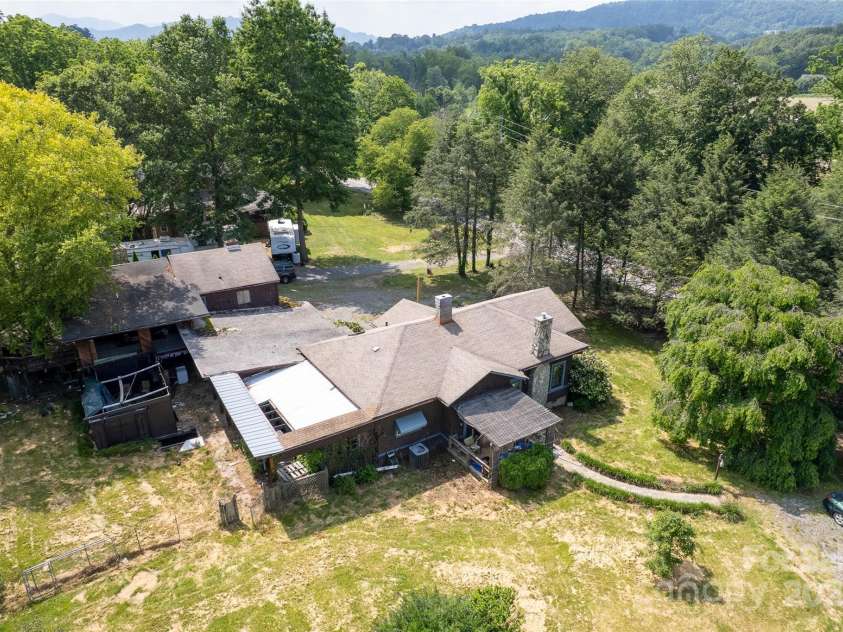 3960 Old Clyde Road, Clyde, NC 28721.  MLS# CAR4267100, YatesRealty ID 18773. 