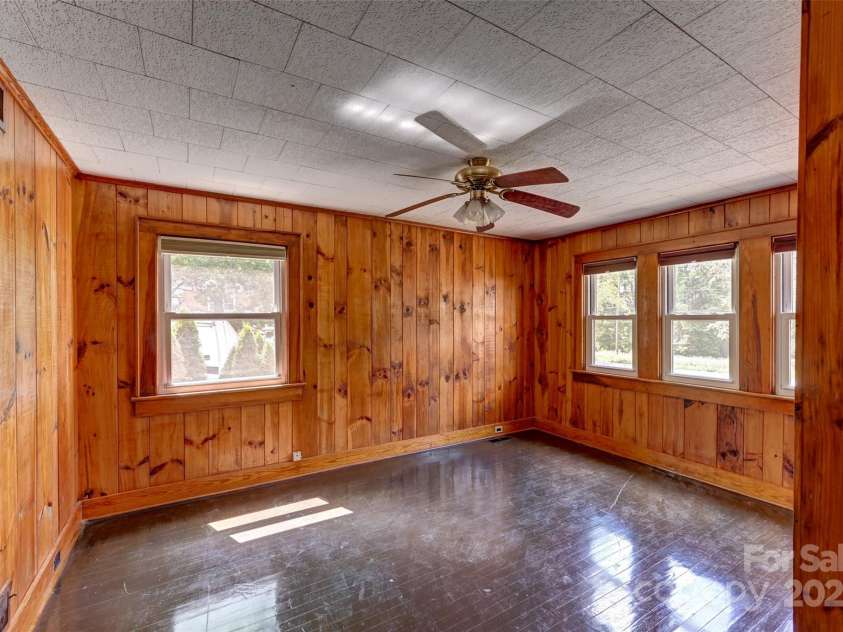 3960 Old Clyde Road, Clyde, NC 28721.  MLS# CAR4267100, YatesRealty ID 18773. 