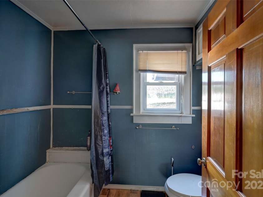 3960 Old Clyde Road, Clyde, NC 28721.  MLS# CAR4267100, YatesRealty ID 18773. 