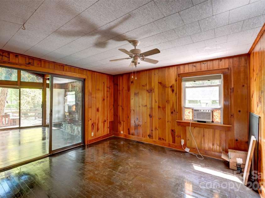 3960 Old Clyde Road, Clyde, NC 28721.  MLS# CAR4267100, YatesRealty ID 18773. 