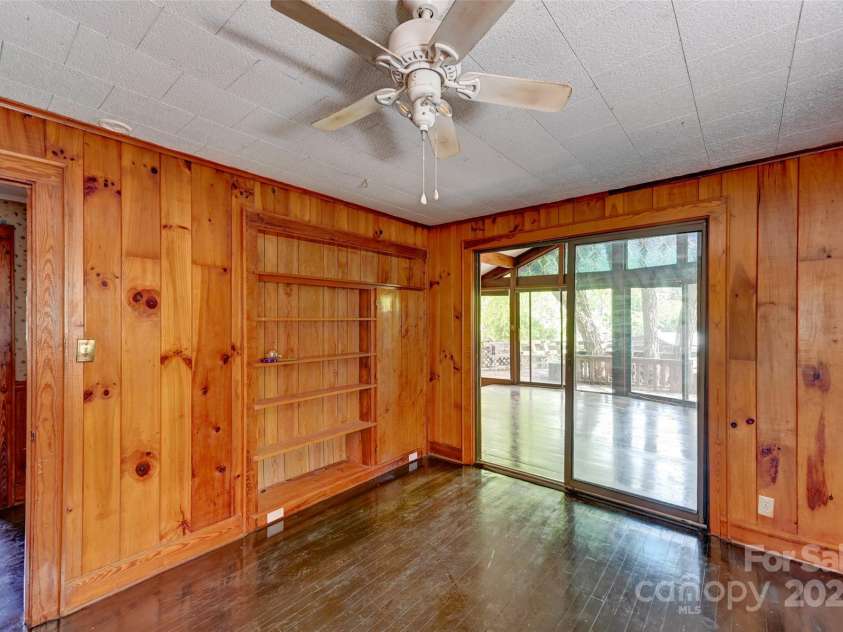 3960 Old Clyde Road, Clyde, NC 28721.  MLS# CAR4267100, YatesRealty ID 18773. 