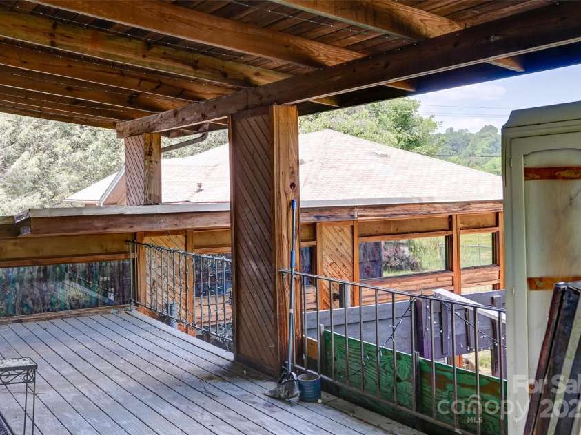 3960 Old Clyde Road, Clyde, NC 28721.  MLS# CAR4267100, YatesRealty ID 18773. 