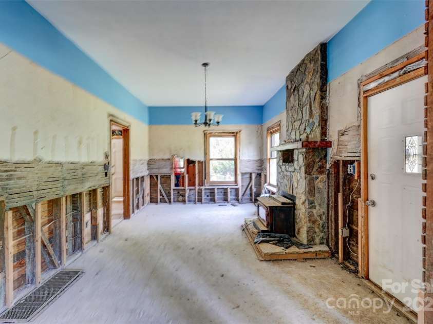 3960 Old Clyde Road, Clyde, NC 28721.  MLS# CAR4267100, YatesRealty ID 18773. 