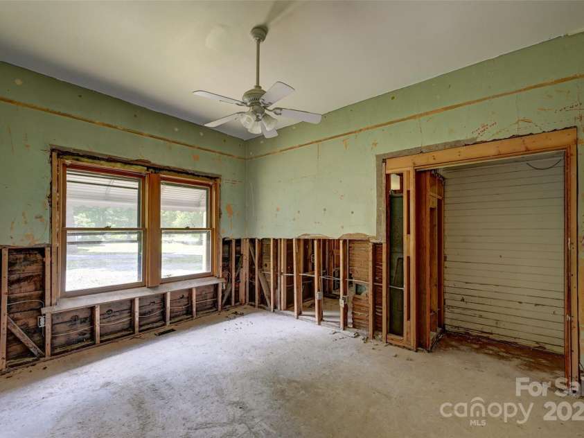 3960 Old Clyde Road, Clyde, NC 28721.  MLS# CAR4267100, YatesRealty ID 18773. 