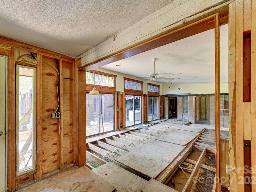 3960 Old Clyde Road, Clyde, NC 28721.  MLS# CAR4267100, YatesRealty ID 18773. 