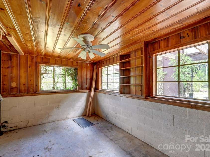 3960 Old Clyde Road, Clyde, NC 28721.  MLS# CAR4267100, YatesRealty ID 18773. 