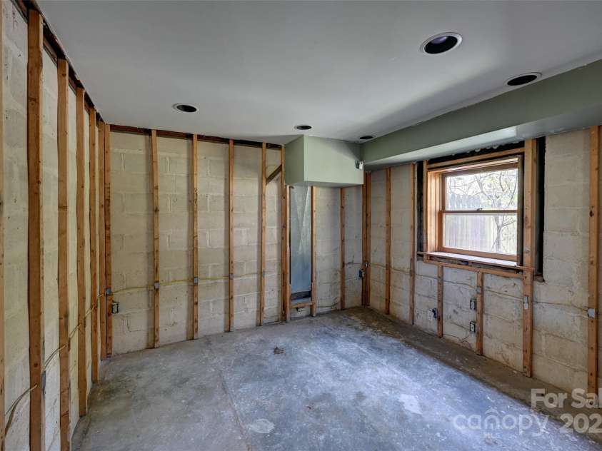 3960 Old Clyde Road, Clyde, NC 28721.  MLS# CAR4267100, YatesRealty ID 18773. 