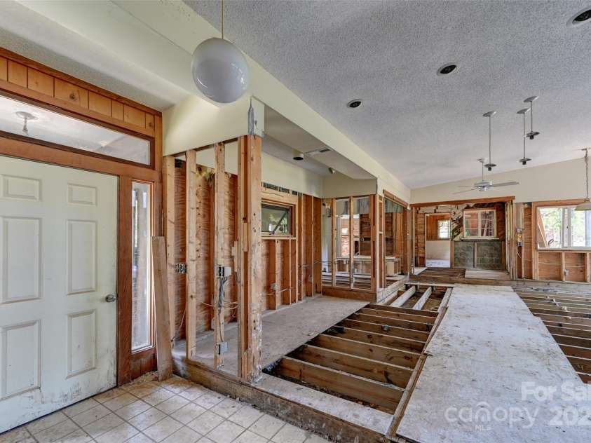 3960 Old Clyde Road, Clyde, NC 28721.  MLS# CAR4267100, YatesRealty ID 18773. 