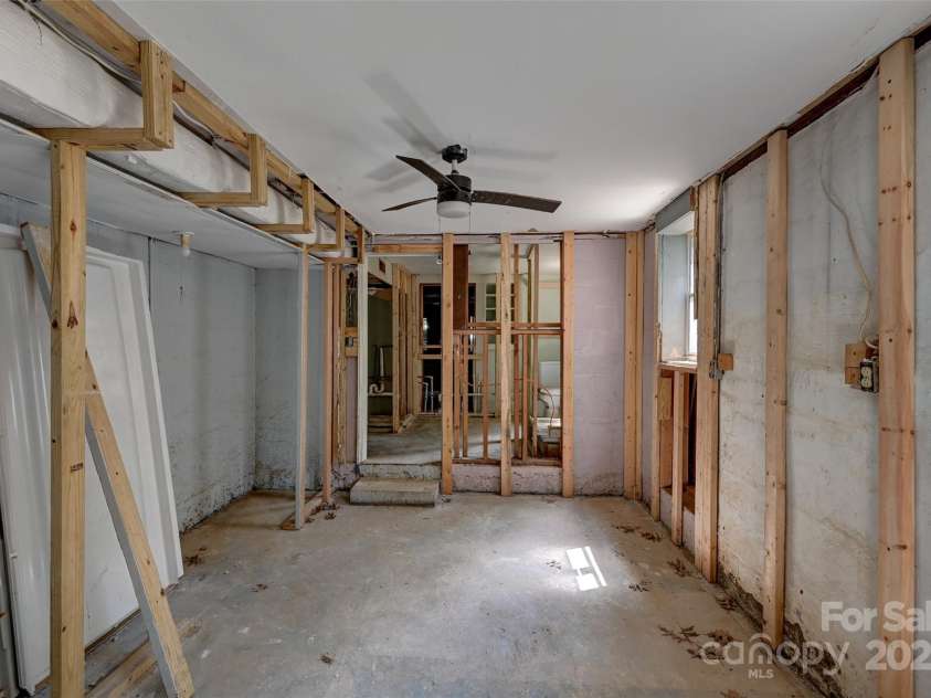 3960 Old Clyde Road, Clyde, NC 28721.  MLS# CAR4267100, YatesRealty ID 18773. 