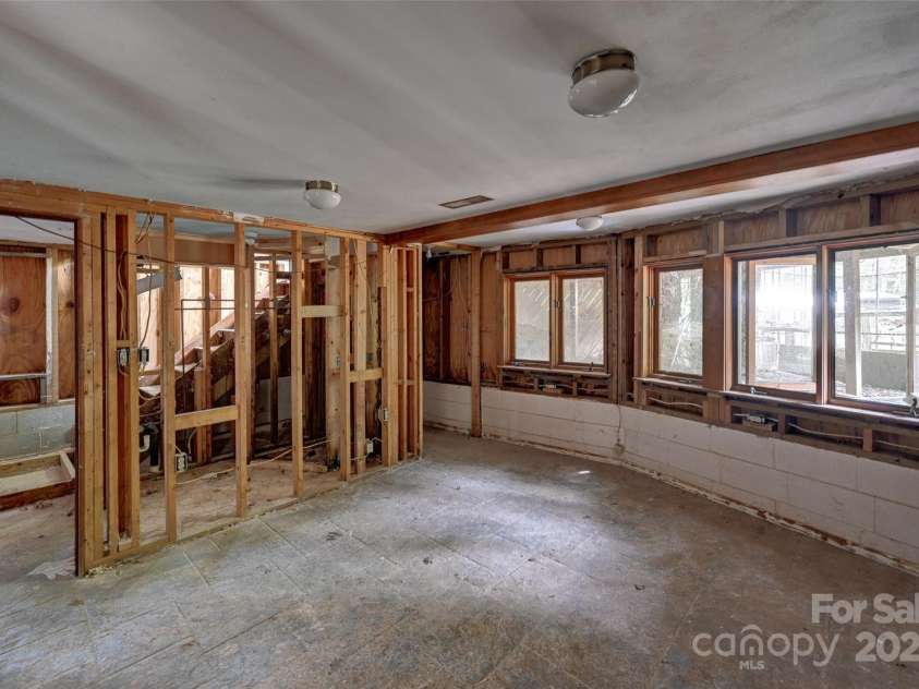 3960 Old Clyde Road, Clyde, NC 28721.  MLS# CAR4267100, YatesRealty ID 18773. 