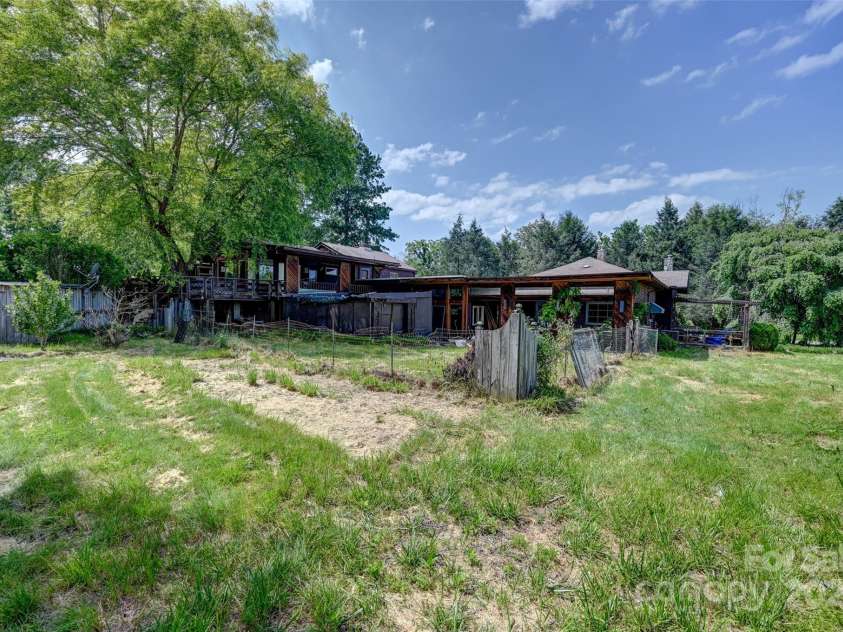 3960 Old Clyde Road, Clyde, NC 28721.  MLS# CAR4267100, YatesRealty ID 18773. 