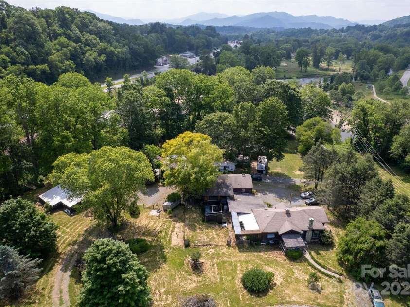 3960 Old Clyde Road, Clyde, NC 28721.  MLS# CAR4267100, YatesRealty ID 18773. 