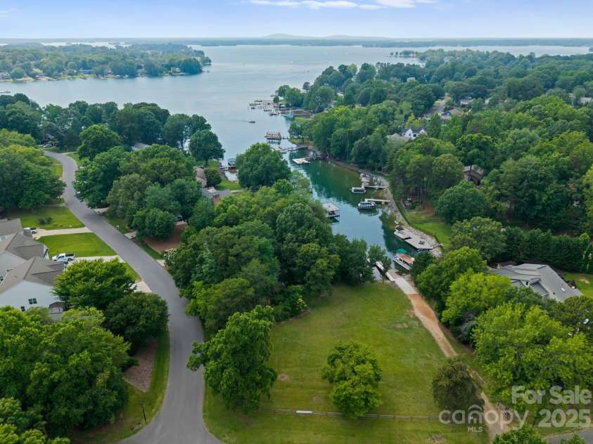 20000 Schooner Drive, Cornelius, NC 28031.  MLS# CAR4264649, YatesRealty ID 18775. 